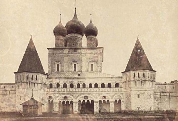 Borisoglebsky Monastery, Yaroslavl Région: la description