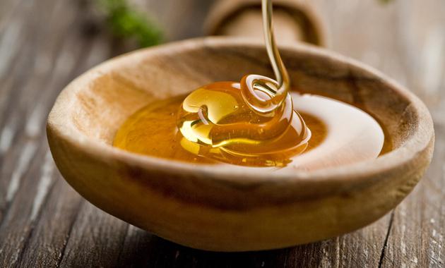 Combien pèse un litre de miel? Influence du poids du miel sur la qualité