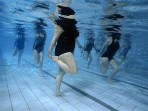 exercices pour les femmes enceintes dans la piscine